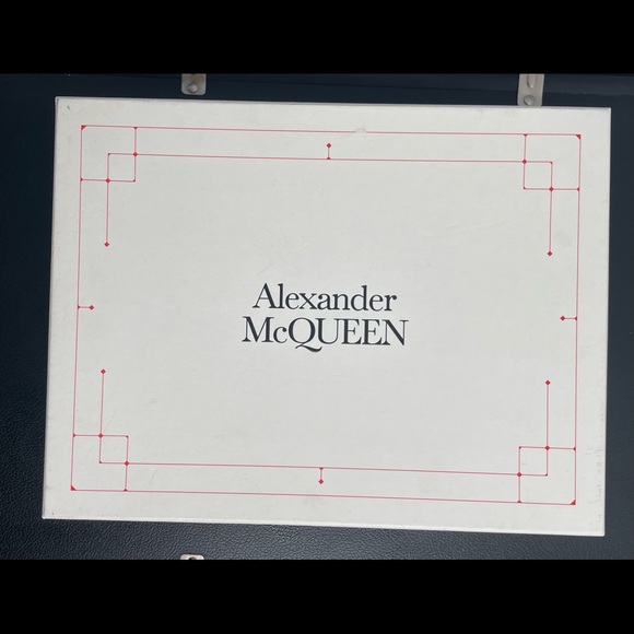 Alexander McQueen oversized sneaker ‘iridescent’ - Picture 6 of 7